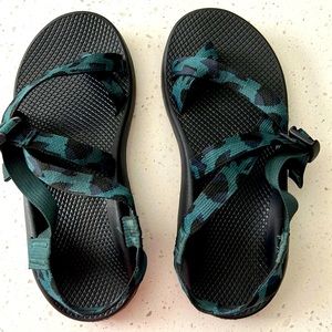 Mens Chacos teal/blue camo
